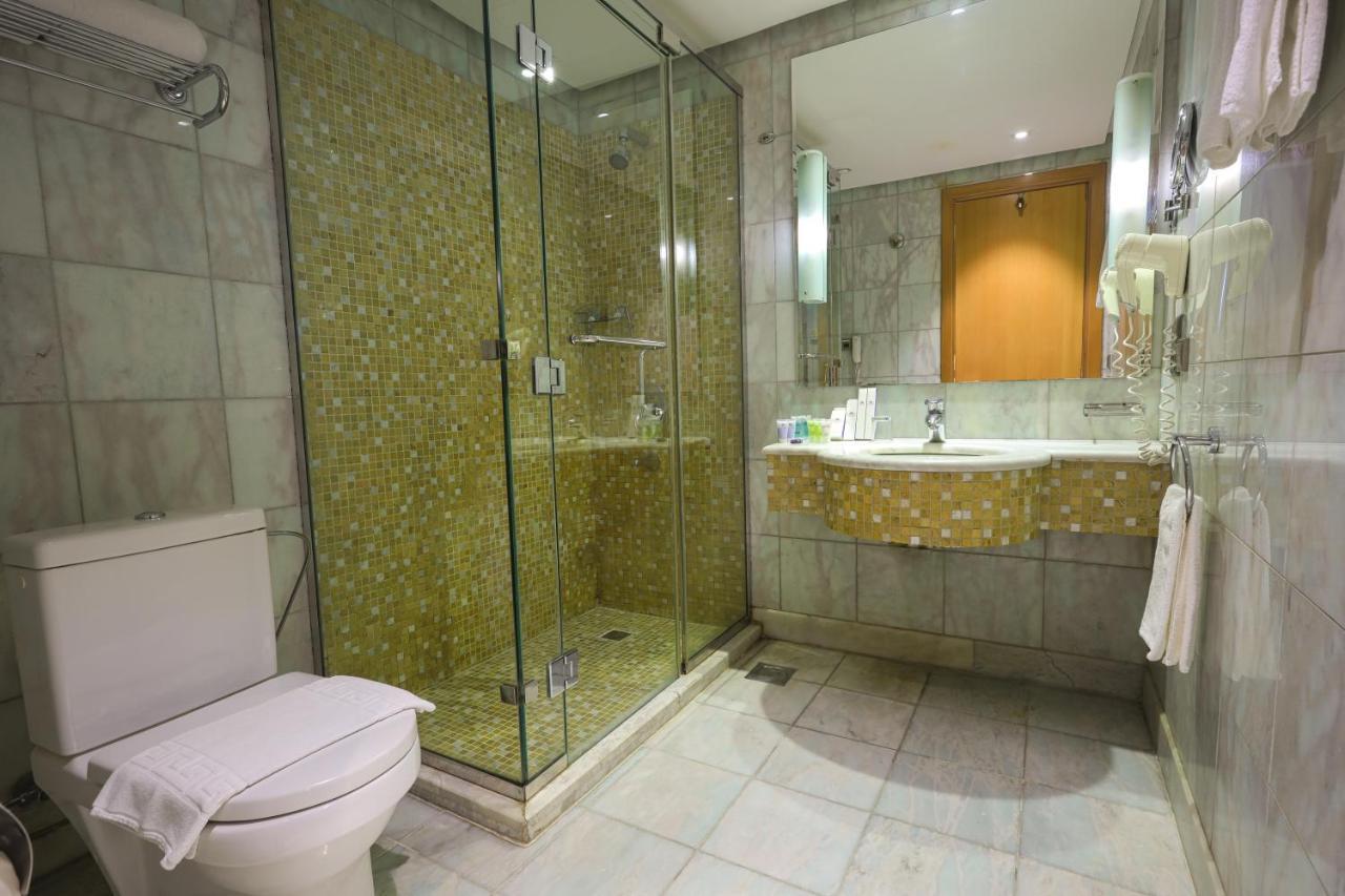 Elaf Al Mashaer Hotel Makkah Mekka Kültér fotó A bathroom at the hotel