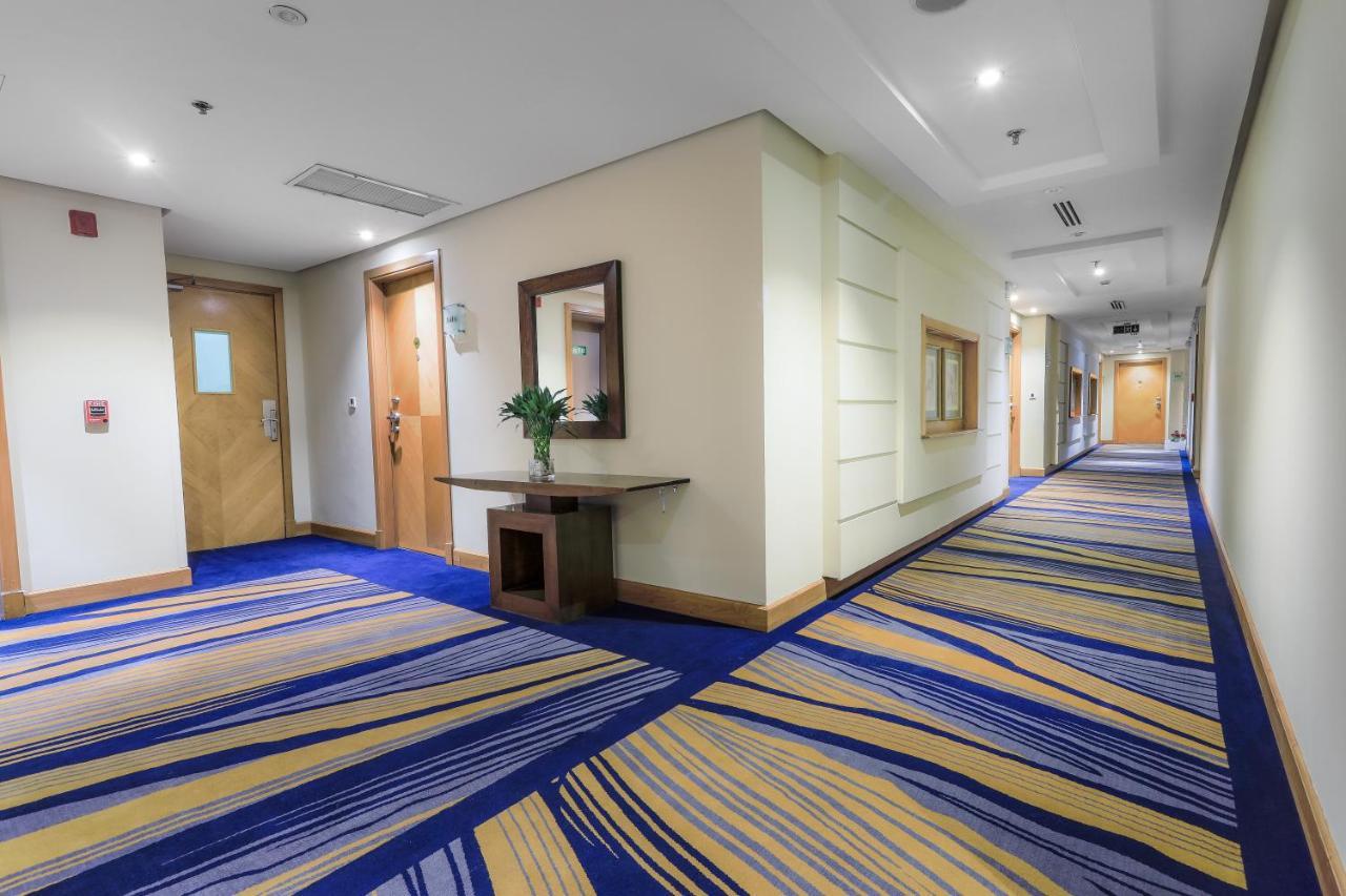 Elaf Al Mashaer Hotel Makkah Mekka Kültér fotó A corridor in a modern hotel